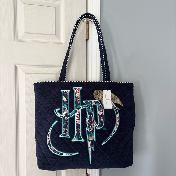 Harry Potter Vera Bradley Home to Hogwarts Tote - Picture 1 of 3